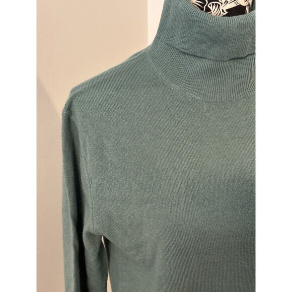 SUTTON STUDIO Celadon Green Cashmere Turtleneck Retail $99 NWT Women’s Medium - Picture 3 of 5